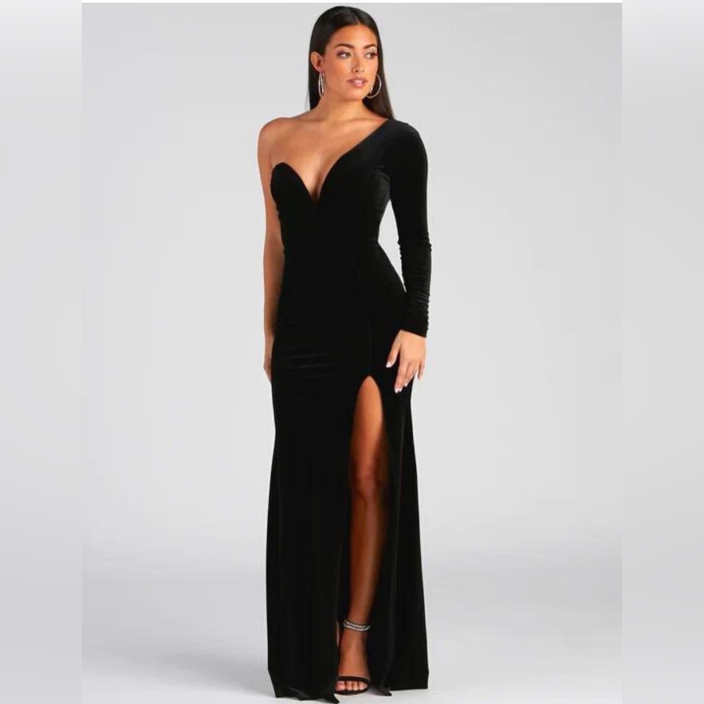 Windsor Black Asymmetrical One-Shoulder Gown